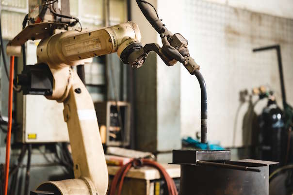 Robotic arm equipped with a process tool end effector