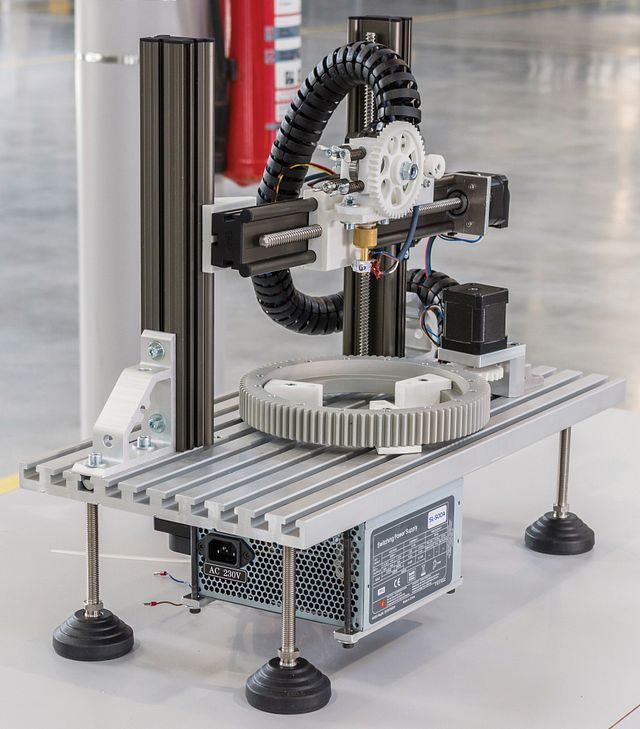 A lead screw-driven 3D printer
