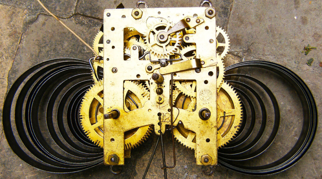 Gear train used in a pendulum clock