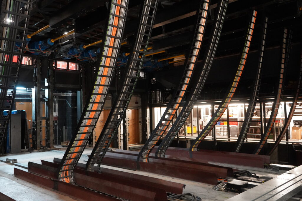 The understage zig-zag e-chain system used by the Royal Opera House