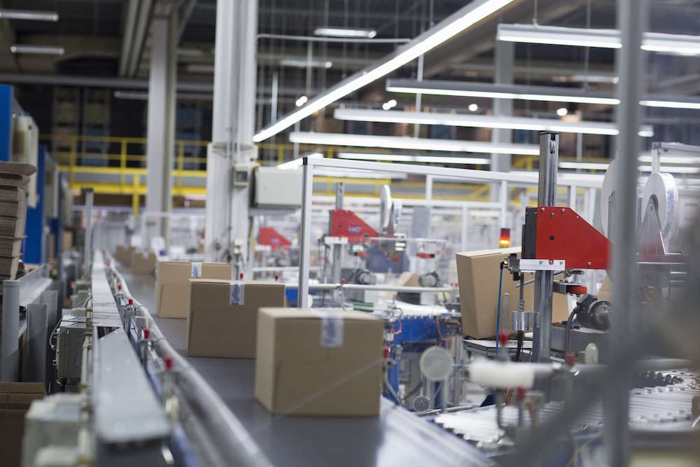 Packaging line processing boxes